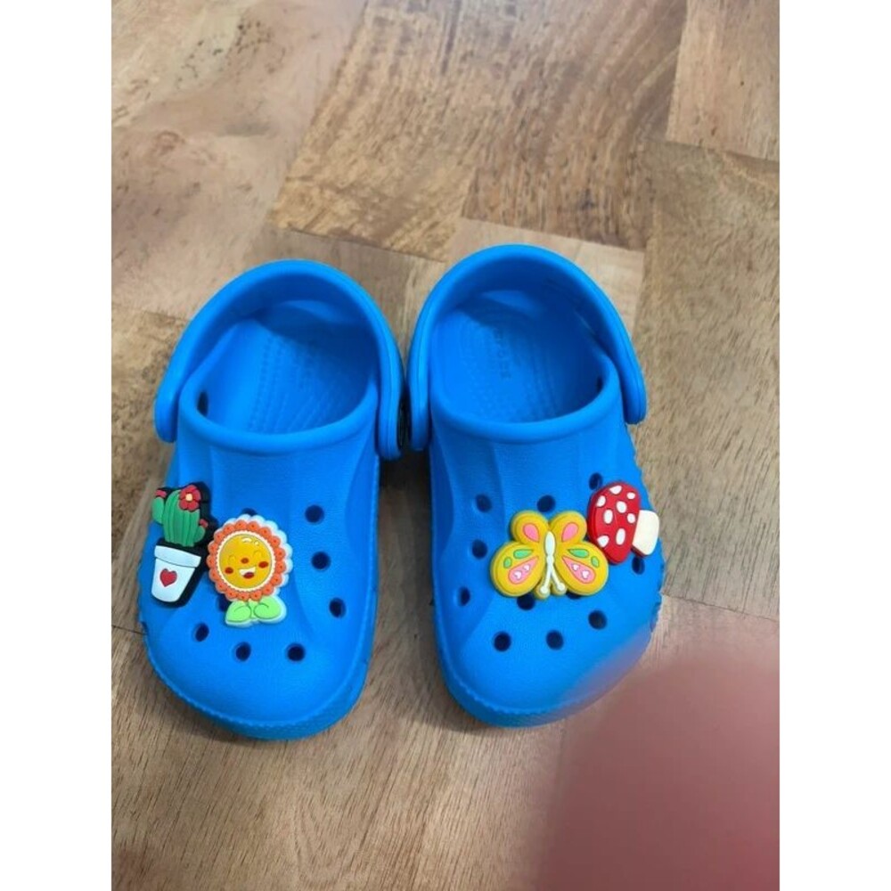 Crocs Classic Clog Unisex Kids Blue Rubber Slip-On Clogs w/ Charms